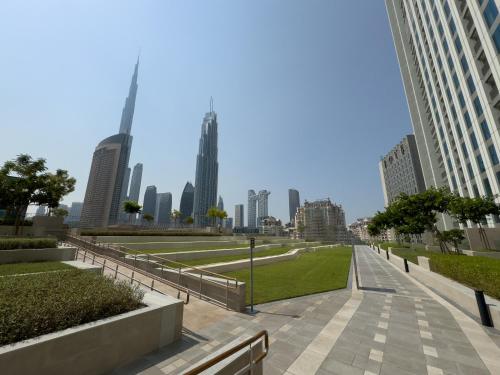 Infinity Pool Walk to Burj Khalifa Downtown 1BR, Dubái (foto 9)