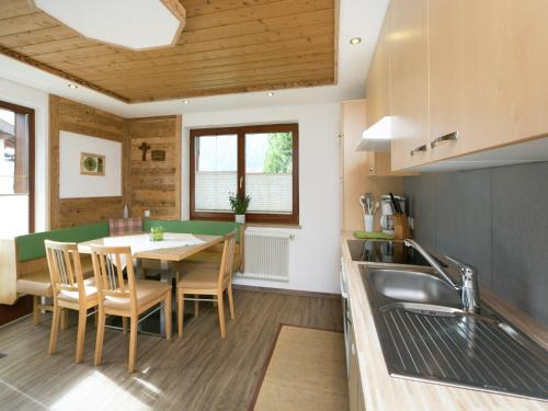 Apartment in Ski Paradise near Trails