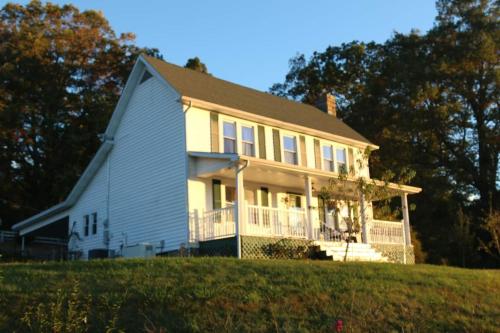 Awesome Flat Top Farmhouse in Ghent, USA