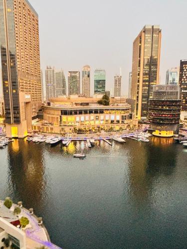 Stunning one bedroom apartment with Dubai Marina view, Close to Beach and Tram, Дубай (фото 7)