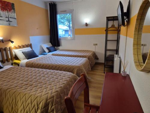3 twin beds