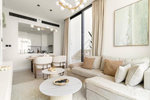 VayK - Modern 2BD Retreat with Private Pool in JVC - image 13
