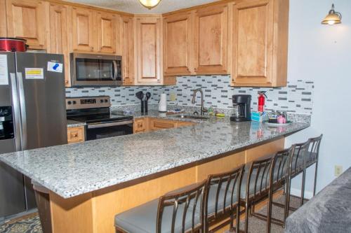 Kitchen, Winterplace Ski In Ski Out First Floor D104 in Ghent (WV)