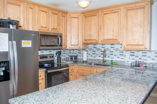 Kitchen, Winterplace Ski In Ski Out First Floor D104 in Ghent (WV)
