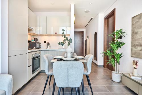 STAY BY LATINEM Luxury 1BR Holiday Home CB 3107 Near Burj Khalifa, Dubái (foto 6)