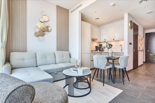 STAY BY LATINEM Luxury 1BR Holiday Home CB 3107 Near Burj Khalifa, Dubái (foto 5)