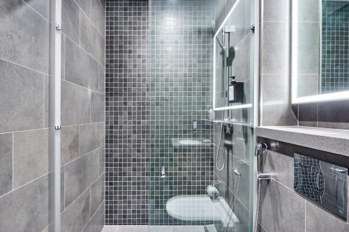 STAY BY LATINEM Luxury 1BR Holiday Home CB 3107 Near Burj Khalifa, Dubái (foto 10)