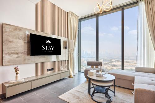 STAY BY LATINEM Luxury 1BR Holiday Home CB 3107 Near Burj Khalifa, Dubaj