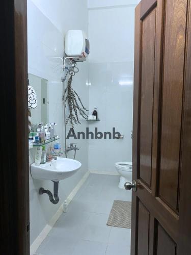 Shower, Anhbnb in Hoa Minh