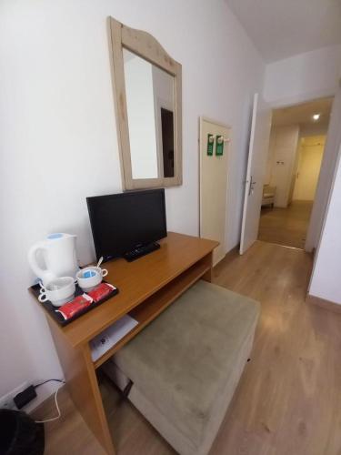 Hotel Kathmandu – El Pas de la Casa, DC