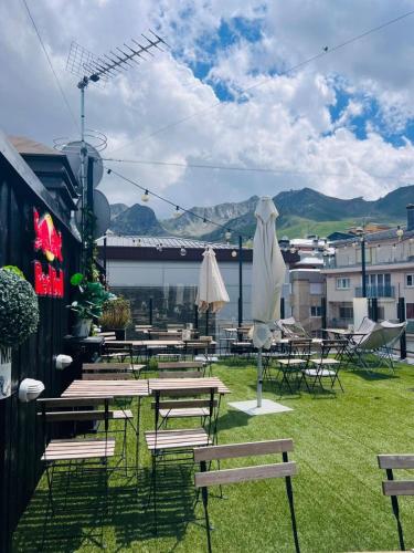 Hotel Kathmandu – El Pas de la Casa, DC