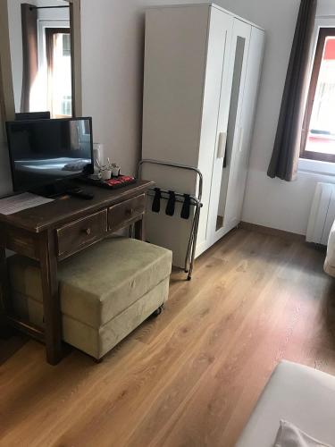 Hotel Kathmandu – El Pas de la Casa, DC