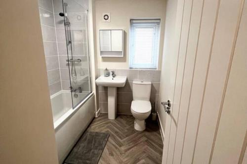 3-Bed House Sleeps 5 Free Parking in Manningham