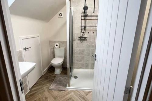 3-Bed House Sleeps 5 Free Parking in Manningham