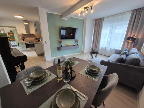 Koplietošanas atpūtas telpa ar TV, NAVIA Luma - Design Apartment - Stylisch, voll ausgestattet, mit Parkplatz in Dernbach (Westerwald)