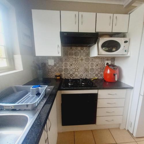 Konyha, Dikkop Cottage, The Island, Sedgefield in Sedgefield