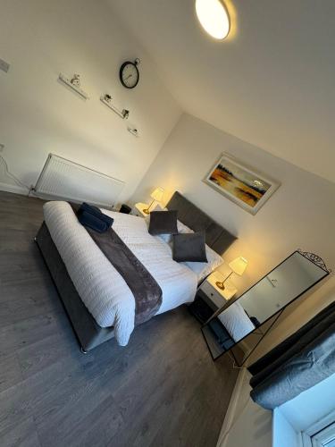 City Escape Stylish 4 bedroom house in Nottingham Sleep 9 – khách sạn tại Dales