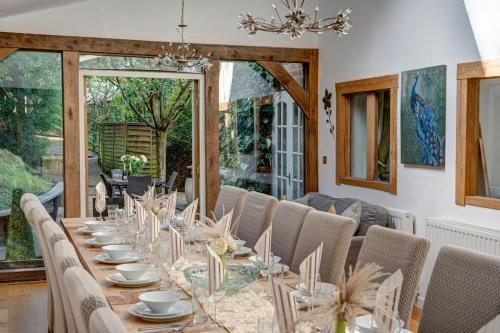 Ridgeway House, spacious, countryside idyll, up to 18 guests in Lambourn