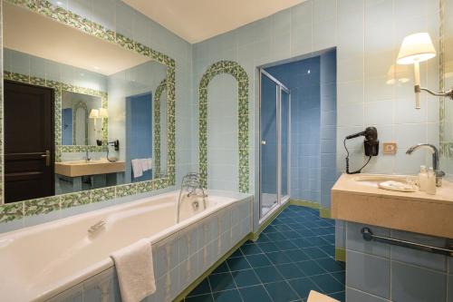 room detail thumbnail 2