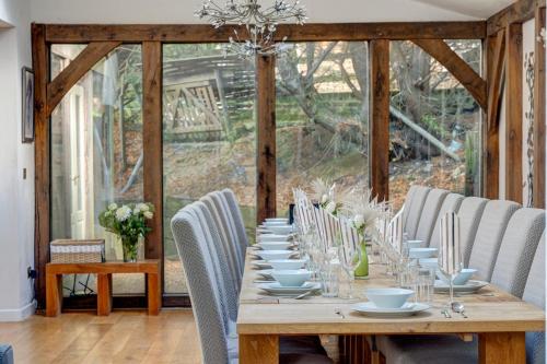 Ridgeway House, spacious, countryside idyll, up to 18 guests in Lambourn