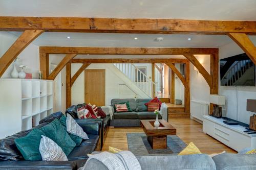 Ridgeway House, spacious, countryside idyll, up to 18 guests in Lambourn