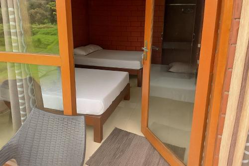 4 twin beds