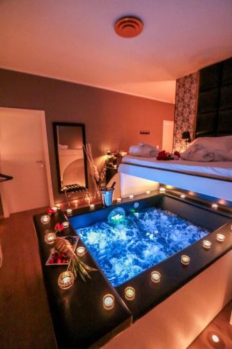 Alma Suites - Jacuzzi Livorno 3
