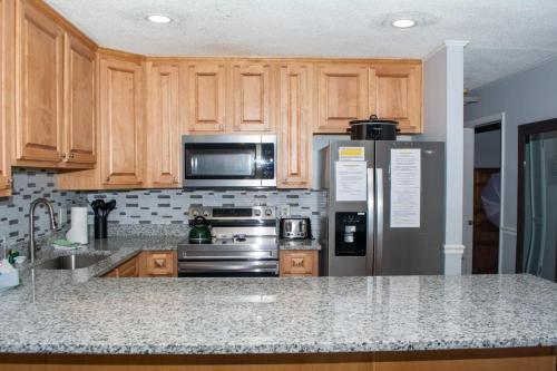 Kitchen, Winterplace Condo Ski in Ski out First Floor E102 in Ghent (WV)