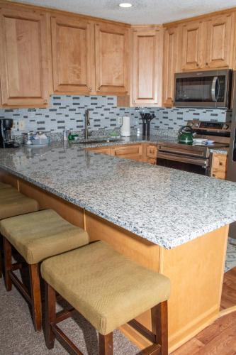 Kitchen, Winterplace Condo Ski in Ski out First Floor E102 in Ghent (WV)