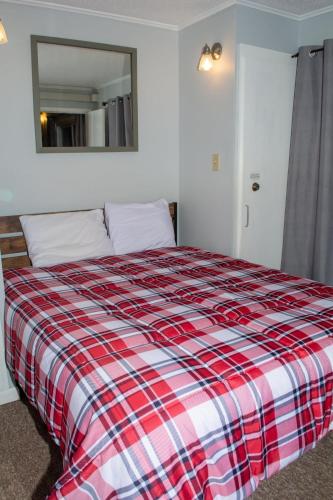 Winterplace Condo Ski in Ski out First Floor E102 in Ghent, USA