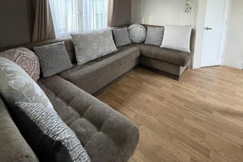 Caravan - Sleeps 10 - Pet friendly - Parking, Clacton-on-Sea (zdjęcie 2)