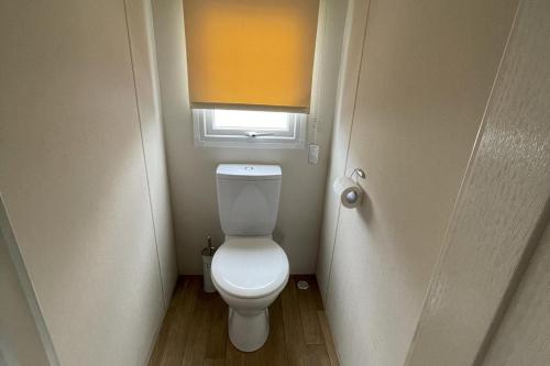 Caravan - Sleeps 10 - Pet friendly - Parking, Clacton-on-Sea (zdjęcie 3)