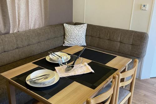 Caravan - Sleeps 10 - Pet friendly - Parking, Clacton-on-Sea (zdjęcie 5)