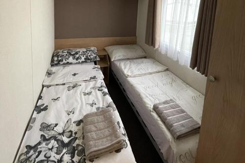 Caravan - Sleeps 10 - Pet friendly - Parking, Clacton-on-Sea (zdjęcie 6)
