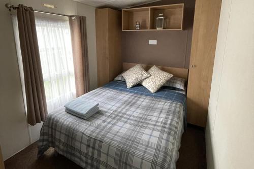 Caravan - Sleeps 10 - Pet friendly - Parking, Clacton-on-Sea (zdjęcie 7)