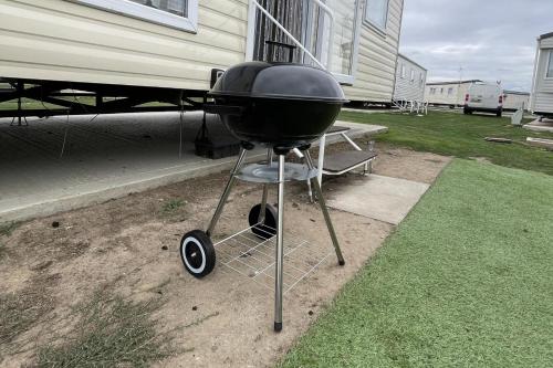 Caravan - Sleeps 10 - Pet friendly - Parking, Clacton-on-Sea (zdjęcie 9)
