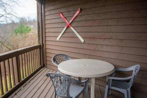 Balcony/terrace, Winterplace Condo Ski in Ski out E103 in Ghent (WV)