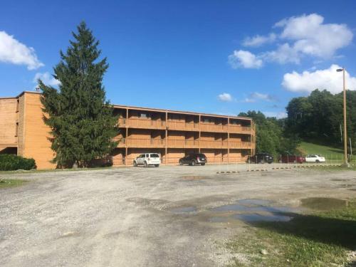 Winterplace Condo Ski in Ski out E103 in Ghent, USA