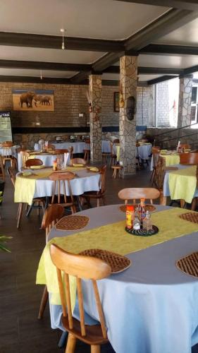 Gipir and Labongo Safari Lodge Ltd in Paraa