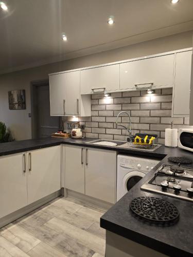 Countryside Apartment nr. Dore Train station in ดอร์