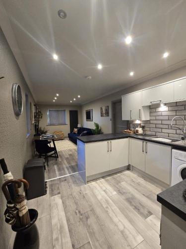 Countryside Apartment nr. Dore Train station in ดอร์