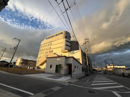 彦根びわこホテル裏のマンション 一室貸し切り50台無料駐車場付き台所あり自転車貸出可 BbQ可 ペット同伴可