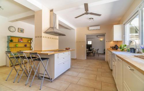 virtuve, Stunning Home In Cuevas Del Almanzora in Sueva Del Almanzora