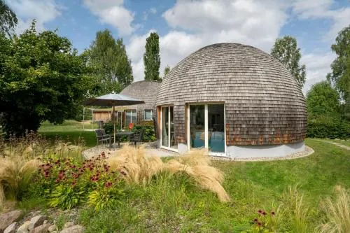 Südkugel - Kugelhaus in ökologischer Bauweise am Tollensesee in Penzlin, Deutschland