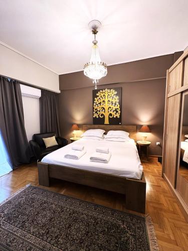 Art Interior Apartment in Athens next to Metro Stations & All Hospitals, Афины