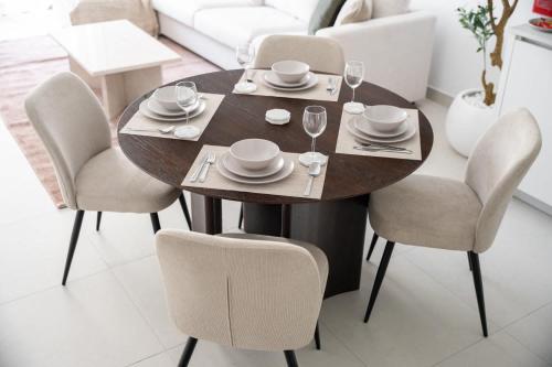 Free housekeeping visits during your stay - StayShort - MJL Apartment for 4 people near Water Parks, Dubai (photo 9)