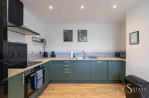 Luke Stays - Gray Ave in Hallgarth