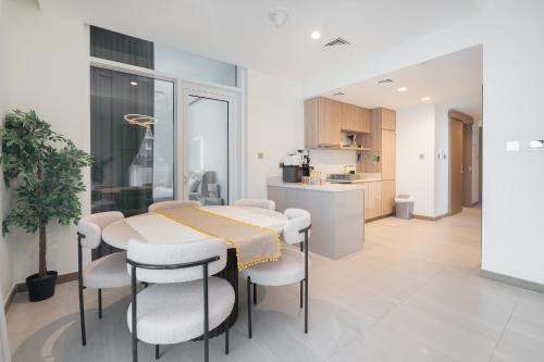 Free housekeeping visits during your stay - StayShort - Business Bay for 4 people with City Views, Dubai (foto 7)