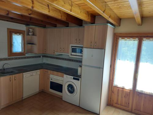 Konyha, CASA ORÚS Turismo Rural (CASA ORUS Turismo Rural) in Fiscal