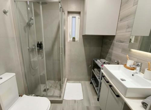 Your Little Athenian Retreat Ampelokipoi Studio - image 5